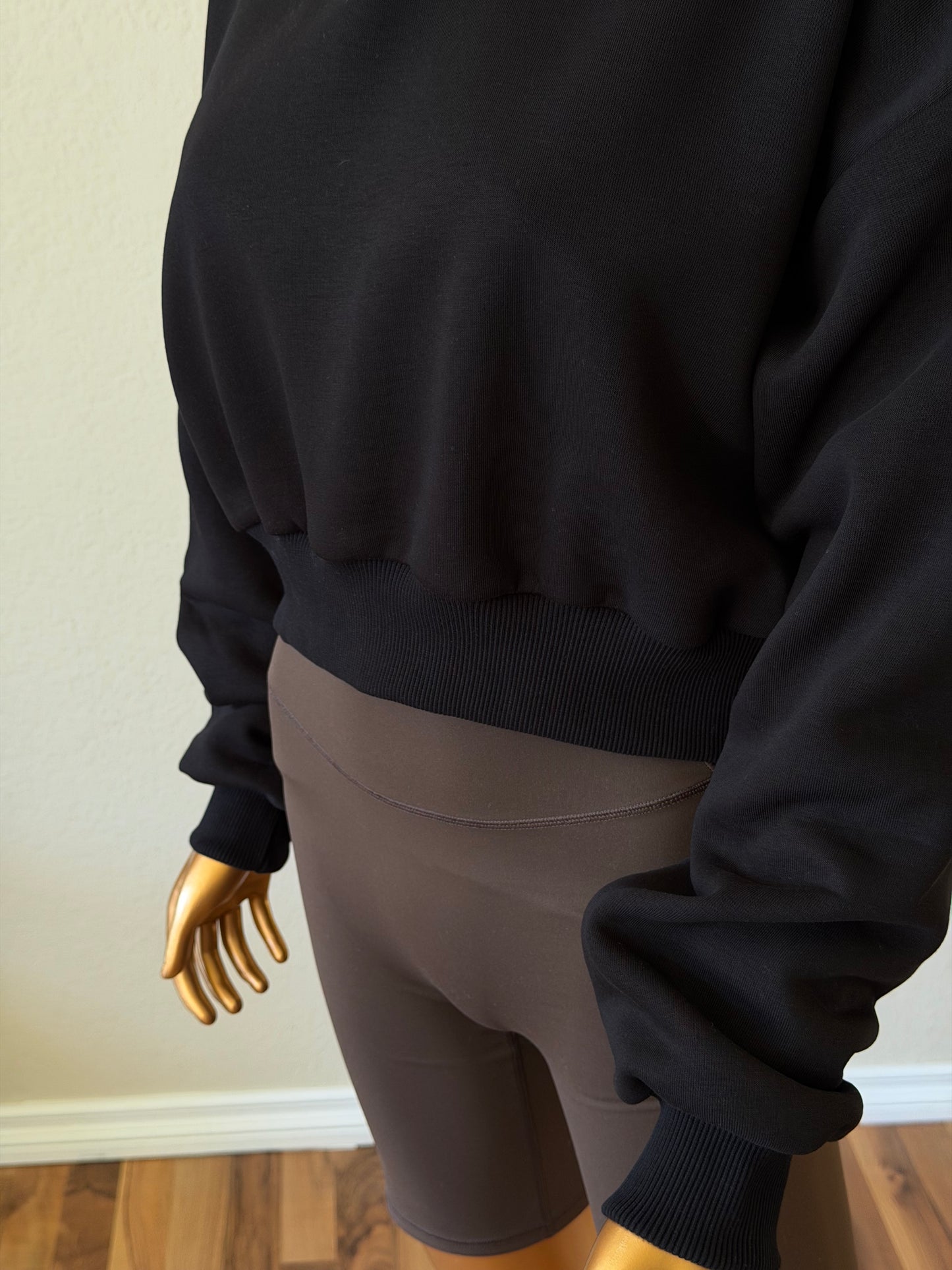 🖤Cropped Hoodie - Soft Fleece
Interior